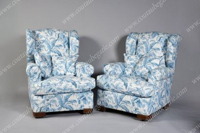 null PAIR OF LARGE LIVING FAUTEUILS.
Winged backrest, In canvas printed with blue...
