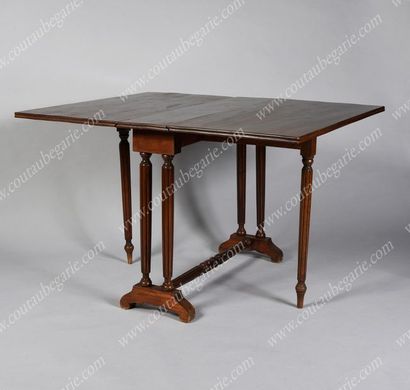 null FOLDING TABLE "GATE-LEG" IN CAHJO.
Rectangular shape, with folding trays, on...
