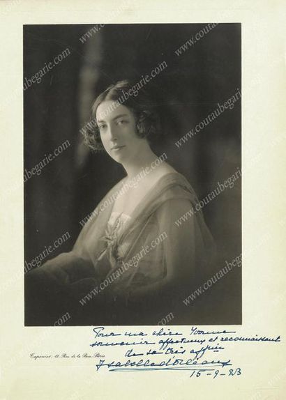 PRINCESSES DE FRANCE 
Set of 6 large photographic portraits signed by Taponier in...