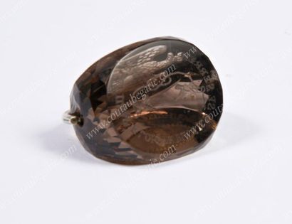 null IMPORTANT PENDENT HIDING SEAL
Carved in a block of smoky quartz. Three-sided...