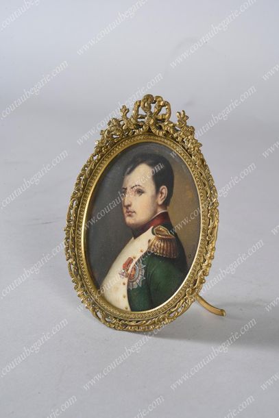 ÉCOLE FRANÇAISE 
Portrait de l'empereur Napoléon Ier.
Miniature sur ivoire?, signée...