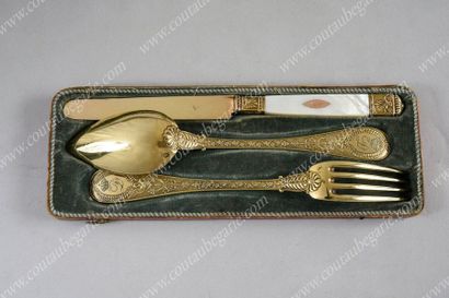 null QUEEN DESIDERIA SUEDE GILT CUTLERY SET. 
 Set of three cutlery with the numeral...