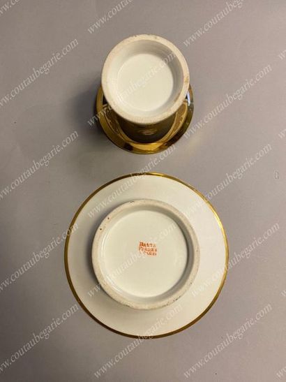 null LARGE CUP AND SAUCER IN PORCELAIN FROM THE MANUFACTURE DARTE FRÈRES IN PARIS....