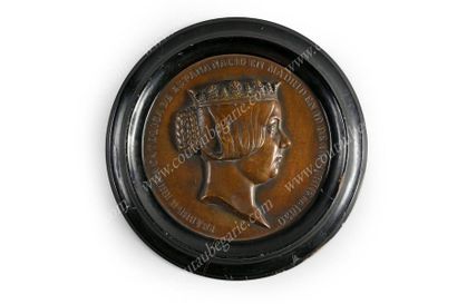 null ISABELLE II, Queen of Spain (1830-1904)
Large bronze medallion with brown patina,...