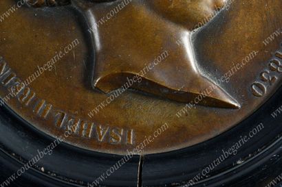 null ISABELLE II, reine d'Espagne (1830-1904)
Grand médaillon en bronze à patine...