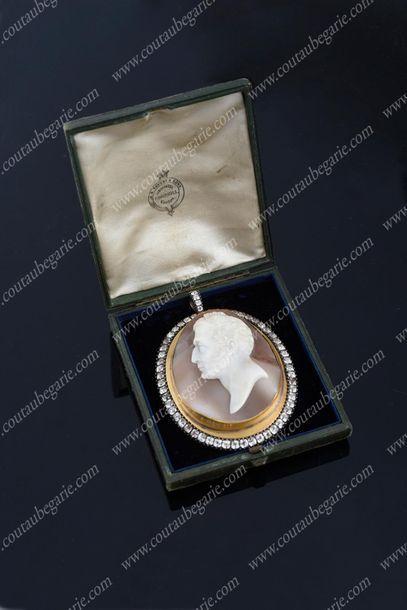 null LARGE MEDALLION PENDANT. 
 Oval in shape, with a carved cameo of Arthur Wellesley,...