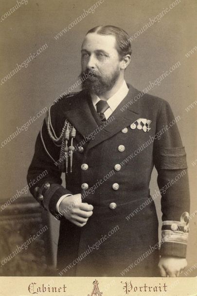 null FAMILLE ROYALE DE GRANDE-BRETAGNE.
Ensemble de cinq portraits photographiques...