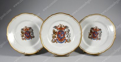 MAISON ROYALE DE GRANDE-BRETAGNE 
Set of three hard porcelain dinner plates, with...