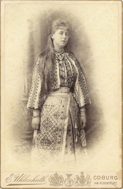 MARIE, reine de Roumanie (1875-1938) 
Ensemble de quatre portraits photographiques...