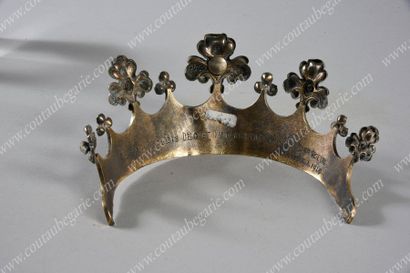 null CROWN OF VIRGIN.
In gilded metal set with rhinestones and pearls, engraved on...