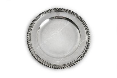 null SILVER PLATE.
Round shape, engraved on the top of the marli of a coat of arms...
