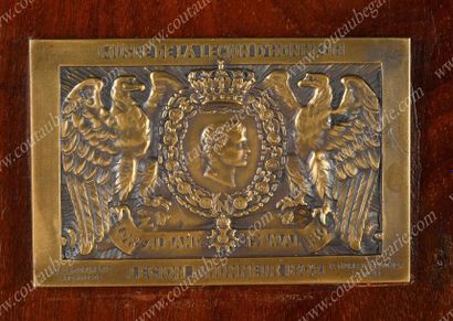 null LEGION D'HONNEUR.
Commemorative gilt bronze medal with a brown patina, rectangular...