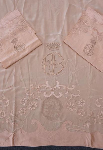null Embroidered bed linen set, with the number PB under a count's crown circa 1938,...