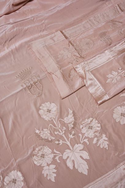 null Embroidered bed linen set, with the number PB under a count's crown, circa 1938,...
