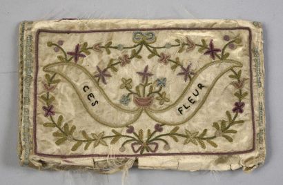 null Embroidered flap pouch, Louis XVI period, cream silk satin pouch; polychrome...