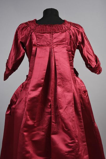 null French dress coat, Louis XV period, pleated dress coat Watteau in cherry red...