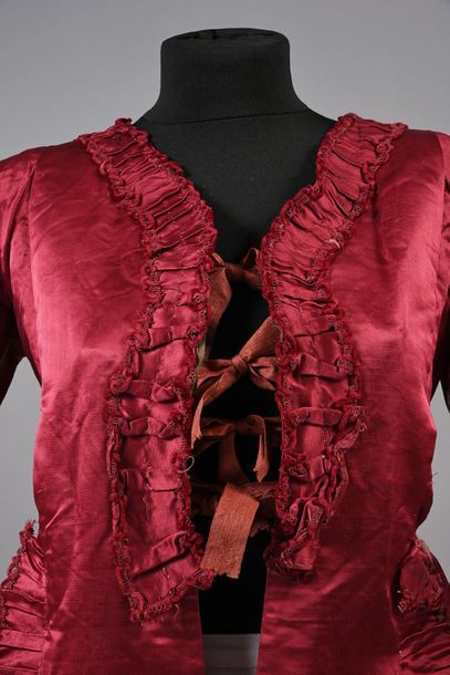 null French dress coat, Louis XV period, pleated dress coat Watteau in cherry red...