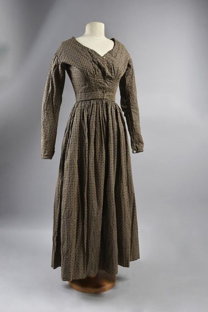 null Artisan's dress, second quarter of the 19th century, cotton canvas dress with...