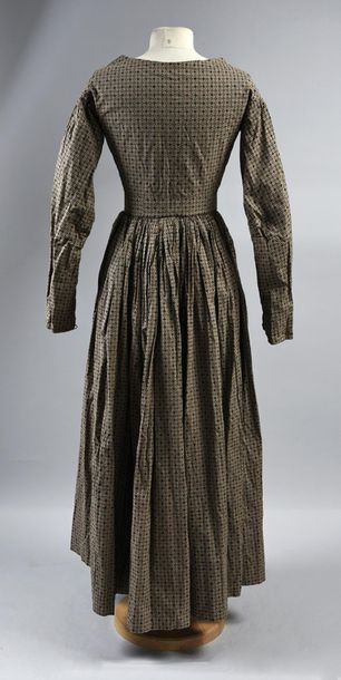 null Robe d'artisane, second quart du XIXe siècle, robe en toile de coton à petit...