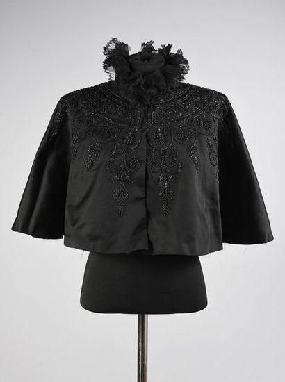 null Costume accessories, late 19th century, embroidered collar with Au Bon Marché...