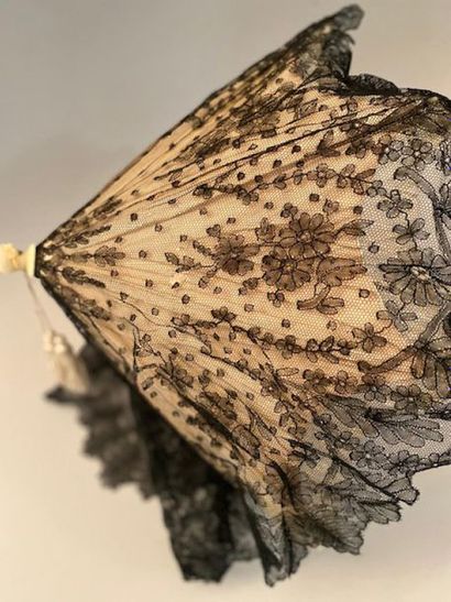null Marquise umbrella, last third of the 19th century, ivory tip and twisted ivory...