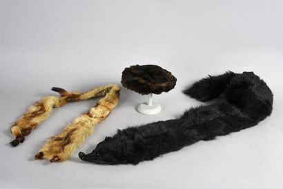 null Reunion of fourteen ladies' hats, mainly around 1920-1930, in felt, straw, horsehair...