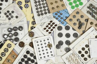 null Réunion de boutons, fin du XIXe siècle, boutons en acier poli, métal moulé et...