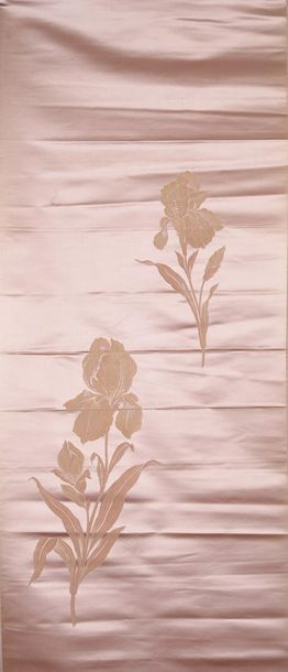 null Deux métrages de lampas pour la robe, Lyon, vers 1900, l'un rose et chair à...