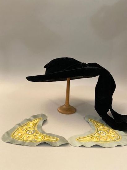 null Breton hat, late 19th-early 20th century, black taupe velvet, the skullcap encircled...