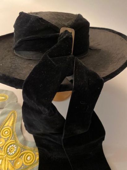 null Breton hat, late 19th-early 20th century, black taupe velvet, the skullcap encircled...