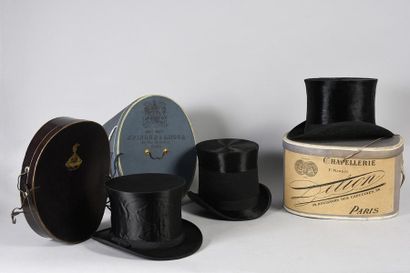 null Three men's hats preserved in their boxes, circa 1880-1900, two black taupe...