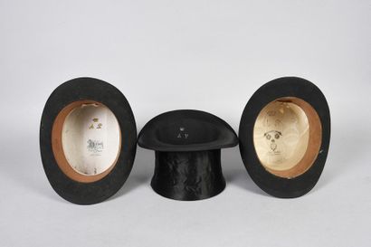 null Three men's hats preserved in their boxes, circa 1880-1900, two black taupe...