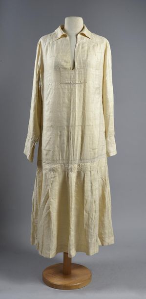 null Afternoon dress, circa 1915-1920, ivory silk pongee dress with long sleeves...