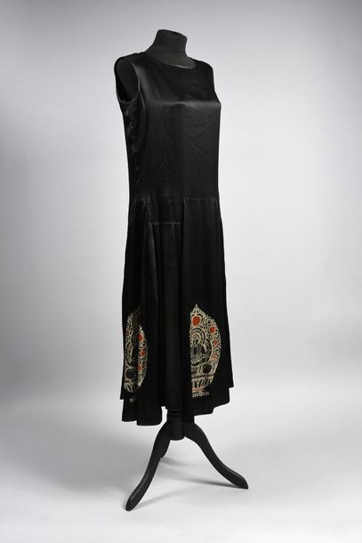 null Evening dress designed by Tollmann 35 rue de Miromesnil in Paris, sleeveless...