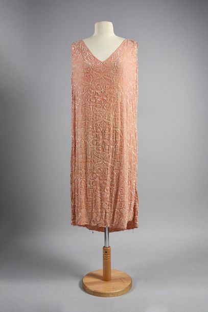 null Robe du soir, vers 1925, robe sans manches, décolletée en pointe devant et dos,...