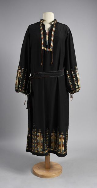 null Evening gown, circa 1920-1925, embroidered Syrian tunic with wide three-quarter...