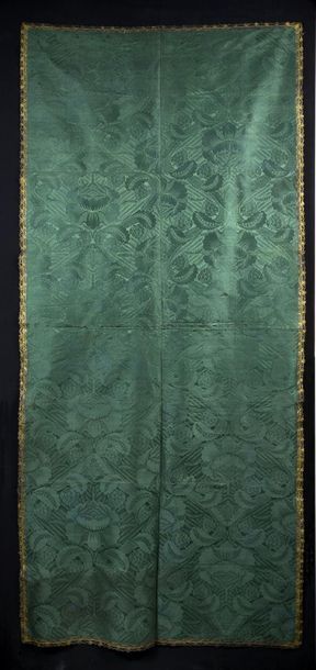 null Damask tablecloth, circa 1730, green damask with open flowers and pomegranate...