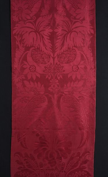 null Combination of wine damask and crimson, second half of the 17th and early 18th...