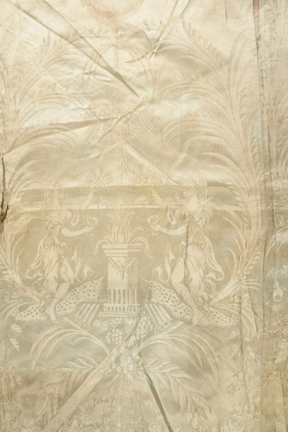 null Document en lampas en arabesque fin du XVIIIe siècle, décor crème d'un autel...