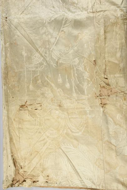 null Document in arabesque lampas at the end of the 18th century, cream-coloured...