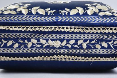 null Precious embroidery work box, second third of the XIXth century, box made of...
