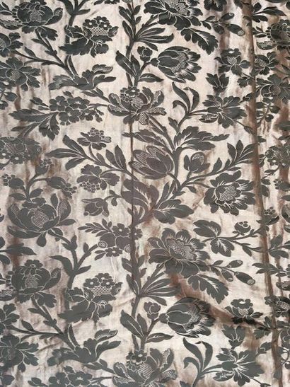 null Two pairs of late 19th century brocatelle curtains, linen and silk in copper...
