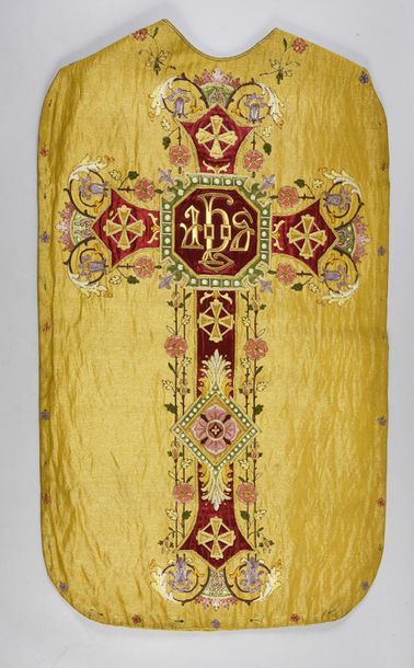 null Embroidered chasuble, early 20th century, chasuble in gold cloth with bright...