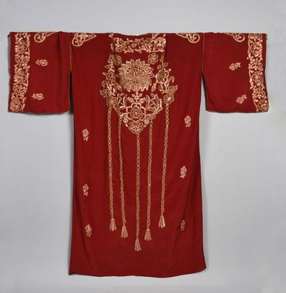null Caftan, Turkey, first third of the twentieth century, red silk crepe embroidered...