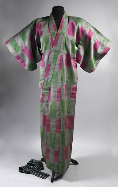 null Men's Yukata, Japan, silk taffeta printed on grey, green and pink chain; lining...
