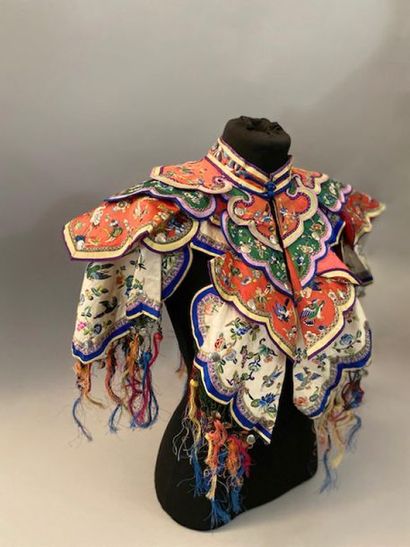 null Embroidered collar, China, late 19th-early 20th century, multi-coloured satin...