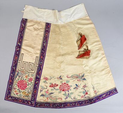null Panel of skirt and pair of lotus shoes embroidered, China, early 20th century,...