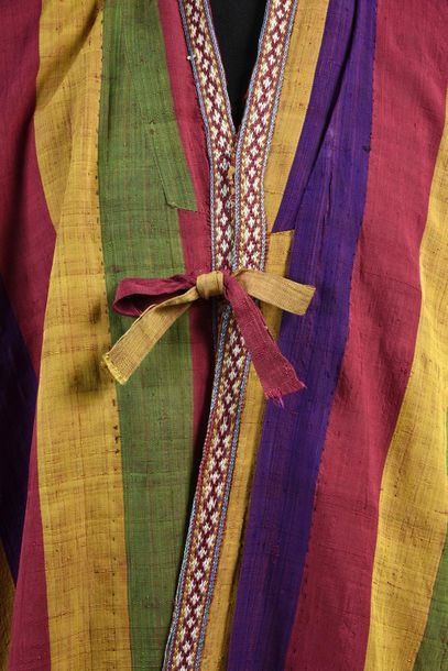null Jelak man's coat, Central Asia, beautiful coat with very long sleeves in silk...
