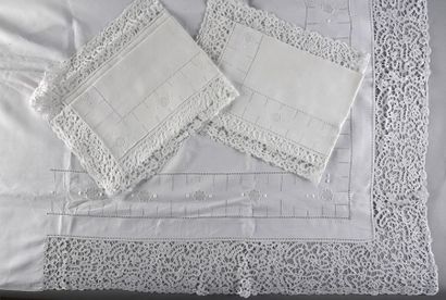 null Bed set in embroidery and lace, sheet and pair of pillowcases, circa 1930, pure...