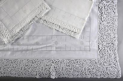 null Bed set in embroidery and lace, sheet and pair of pillowcases, circa 1930, pure...